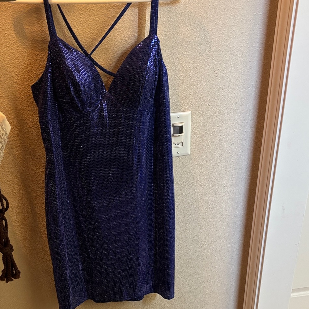 Juniors' Cross-Strap V-Neck Bodycon Dress